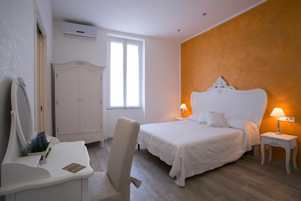 Colosseo Apartments And Rooms - Rome City Centre Room photo