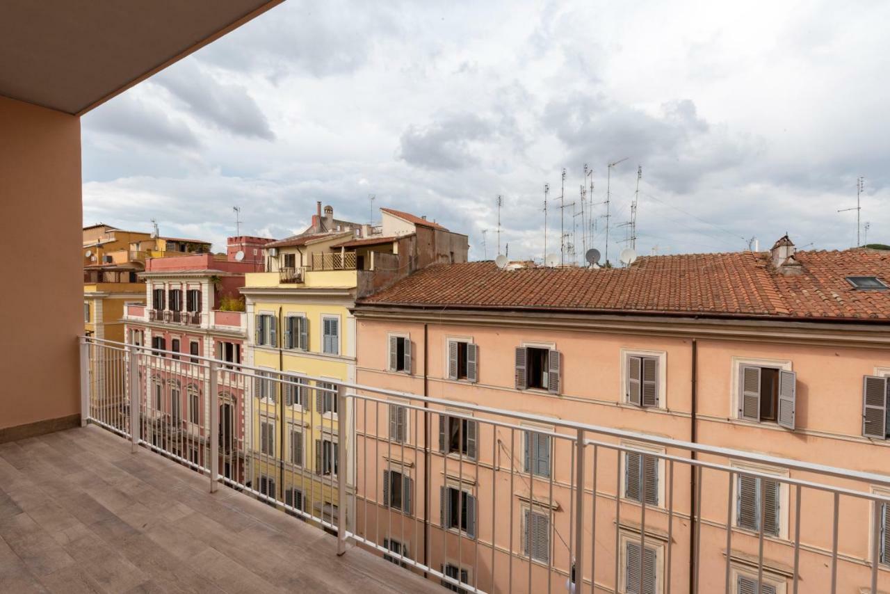 Colosseo Apartments And Rooms - Rome City Centre Exterior photo